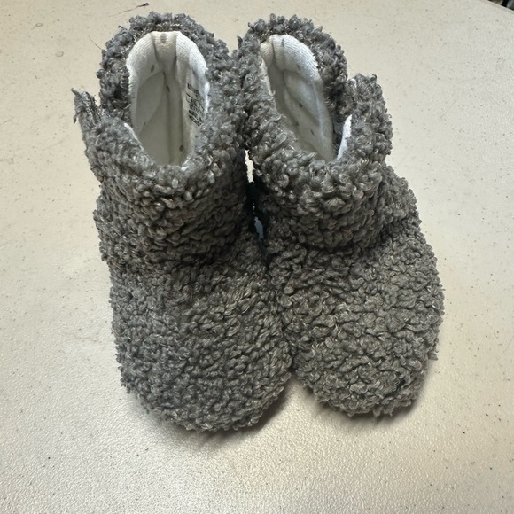 ZARA GREY DEEP PILED Velcro side strap unisex cottagecore bootie 6-9mths - Picture 2 of 10